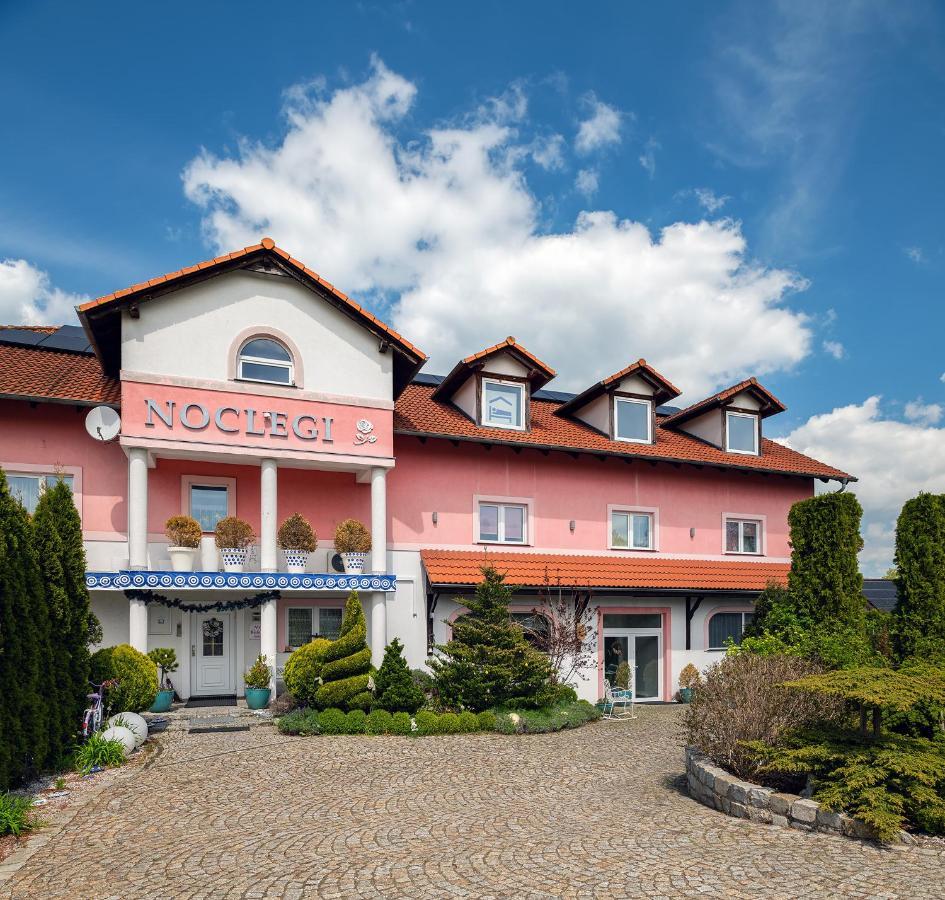 Noclegi Biala Roza Boleslawiec  Esterno foto